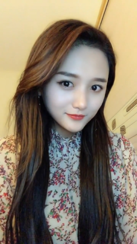 淡然一笑的第一张照片--孝感相亲服务中心