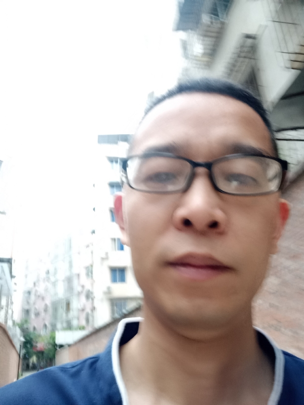 眼镜的第一张照片--孝感相亲服务中心