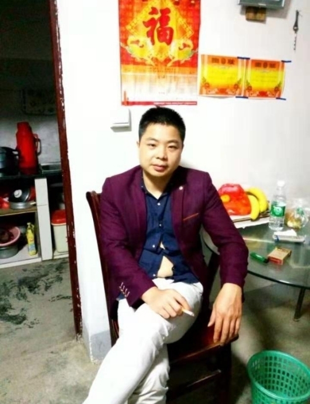 蓝色的微笑的第一张照片--孝感相亲服务中心