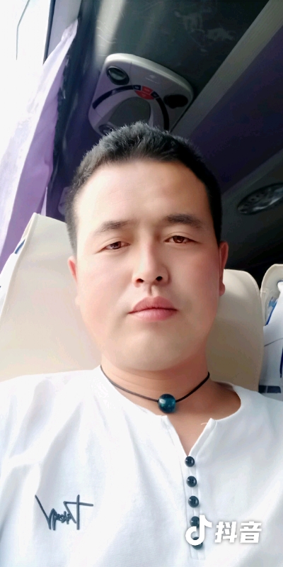 瞬间被爱上的第一张照片--孝感相亲服务中心