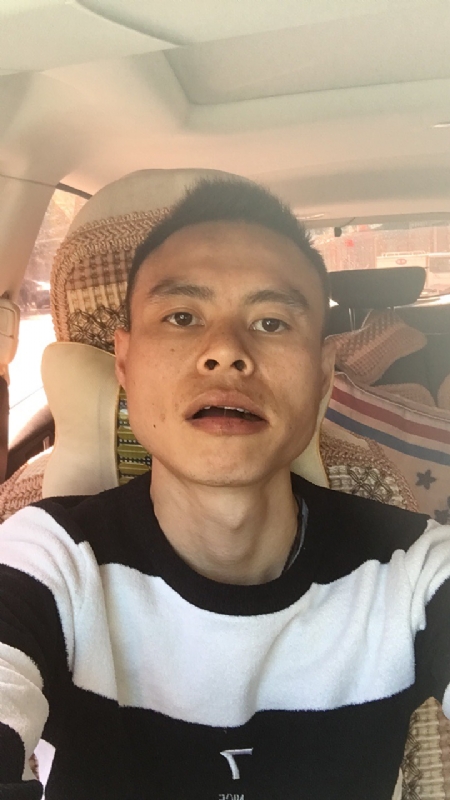 小何的第一张照片--孝感相亲服务中心
