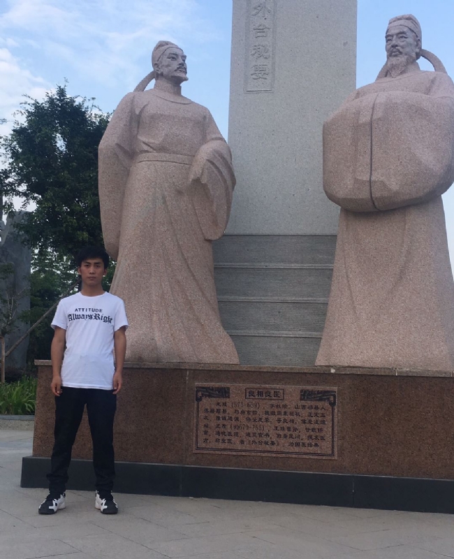 仰望x未来的第一张照片--孝感相亲服务中心