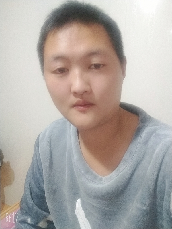 烟圈里透着伤的第一张照片--孝感相亲服务中心