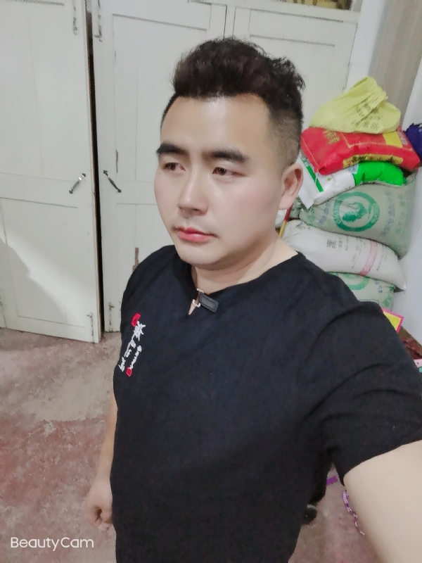 阿杰的第一张照片--孝感相亲服务中心