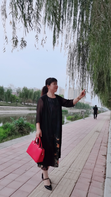 周本玲的第一张照片--孝感相亲服务中心