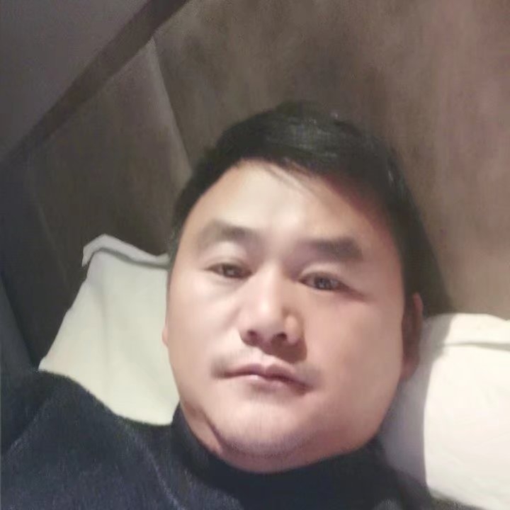 奔跑的第三张照片--孝感相亲服务中心