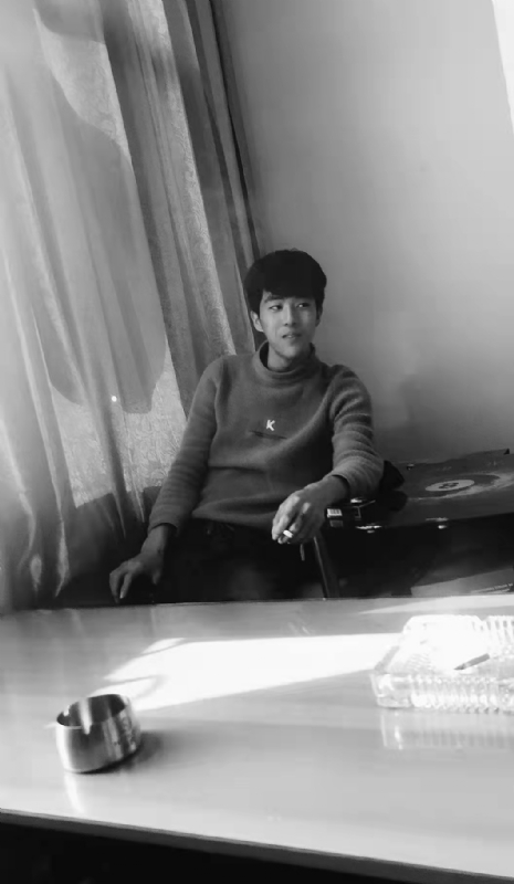酷似小丑的第二张照片--孝感相亲服务中心