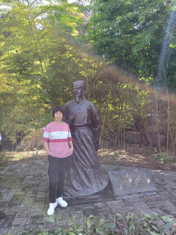 秋天的菊花的第一张照片--孝感相亲服务中心