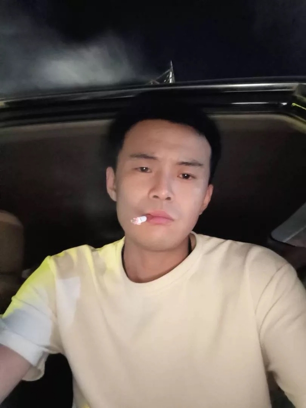 爱睡觉的土拨鼠的第一张照片--孝感相亲服务中心