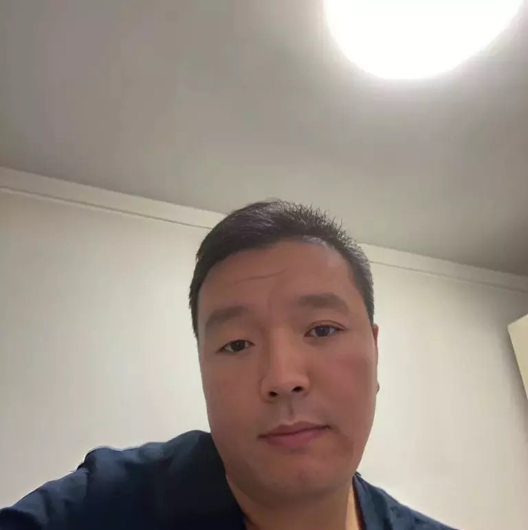 穿唐装的松鼠的第一张照片--孝感相亲服务中心