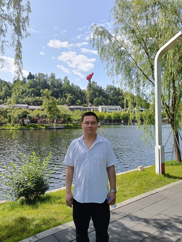风雨相伴的第一张照片--孝感相亲服务中心
