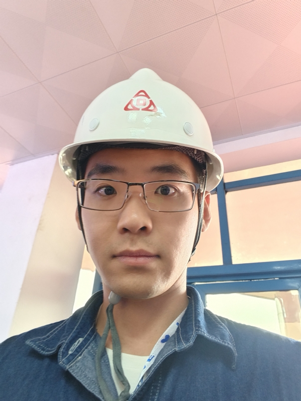 何鹏宇的第二张照片--孝感相亲服务中心