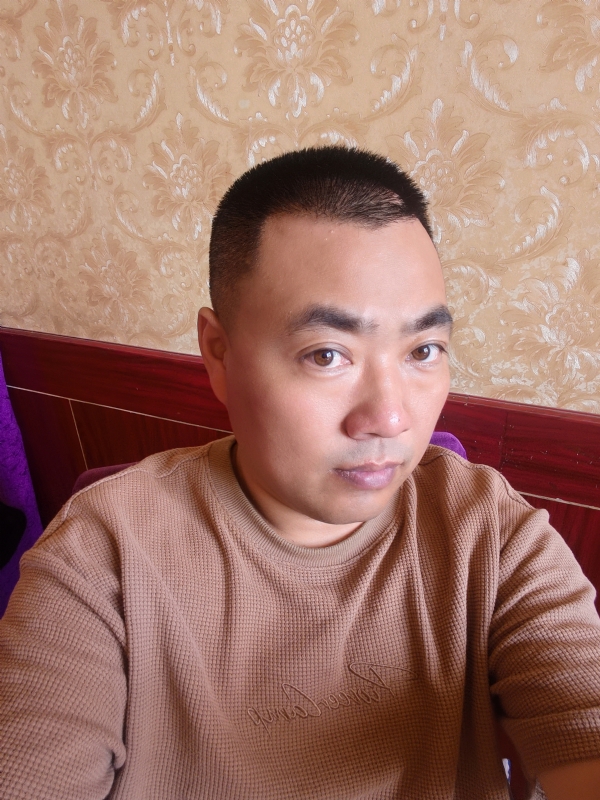擦亮眼睛向前看的第一张照片--孝感相亲服务中心