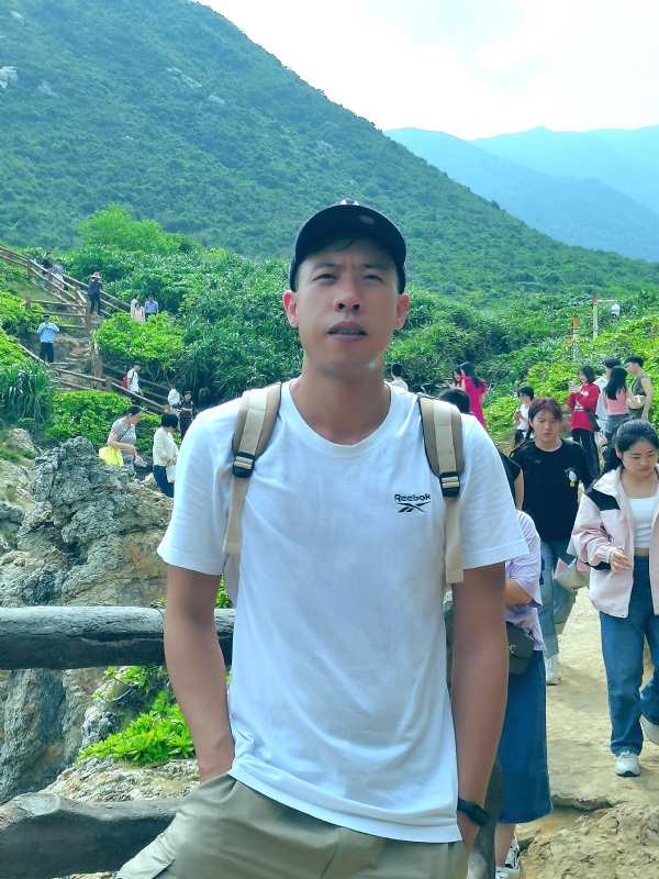 吴生的第二张照片--孝感相亲服务中心