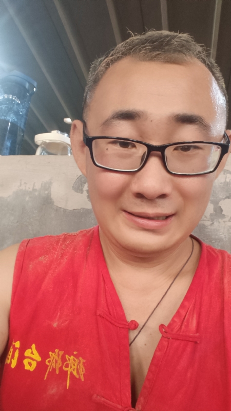黑黑一笑的第二张照片--孝感相亲服务中心