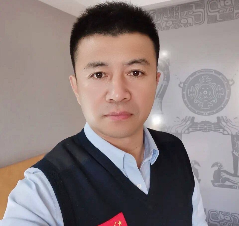 生在红旗下的第一张照片--孝感相亲服务中心