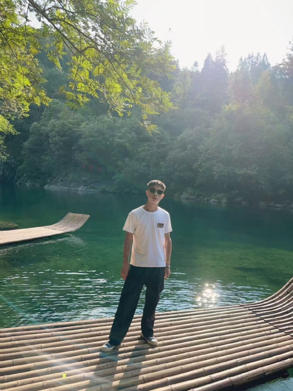 林言的第三张照片--孝感相亲服务中心