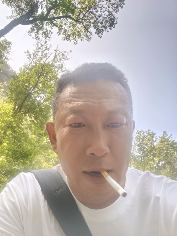 中年大叔的第一张照片--孝感相亲服务中心