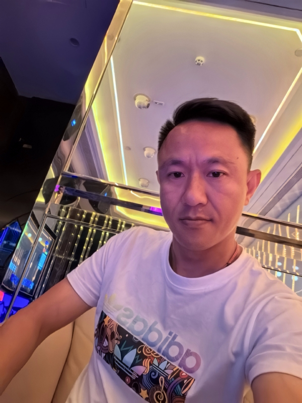 辞岸的第二张照片--孝感相亲服务中心