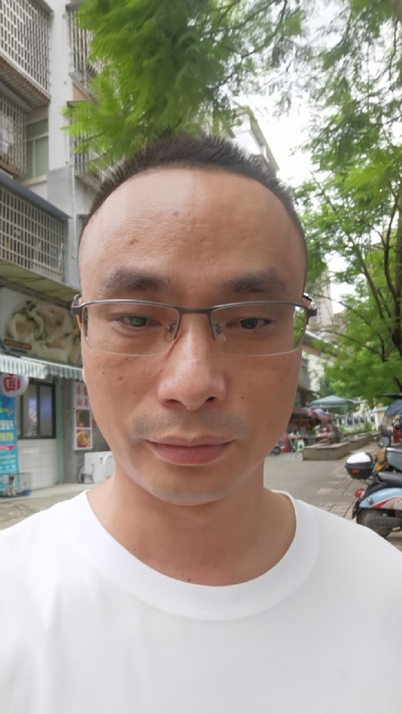 孤狼的第二张照片--孝感相亲服务中心